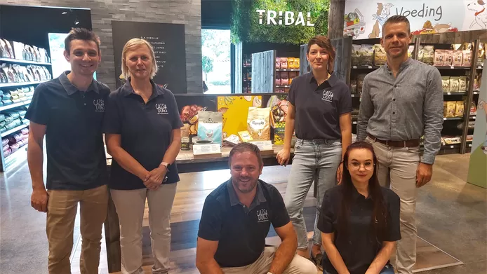 Pers - Natuurlijke dierenspeciaalzaak Cats & Dogs opent zevende vestiging in Westerlo: “Onze eerste nieuwe winkel waar we geen levende dieren meer verkopen”